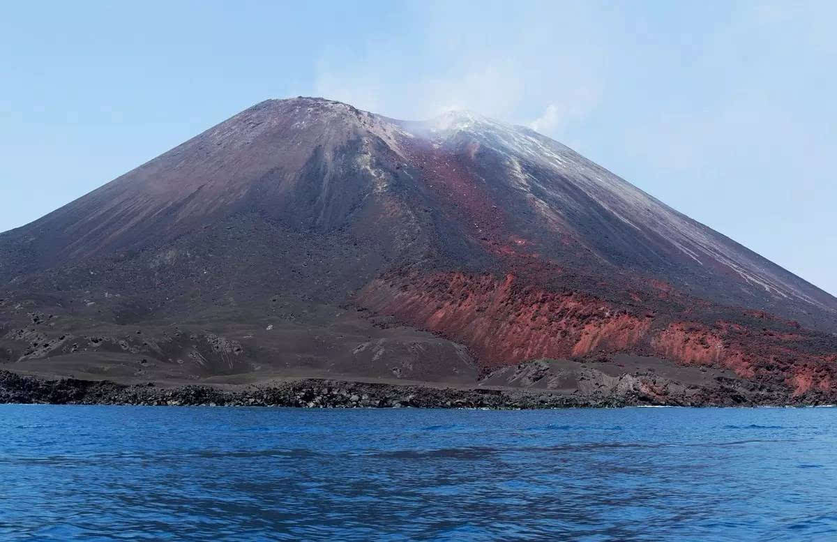 天啊,出海遭遇活火山和龍捲風,我竟然都拍下來了!