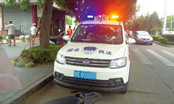 陕西渭南综合执法车装警灯,警方:安装标志灯具违法