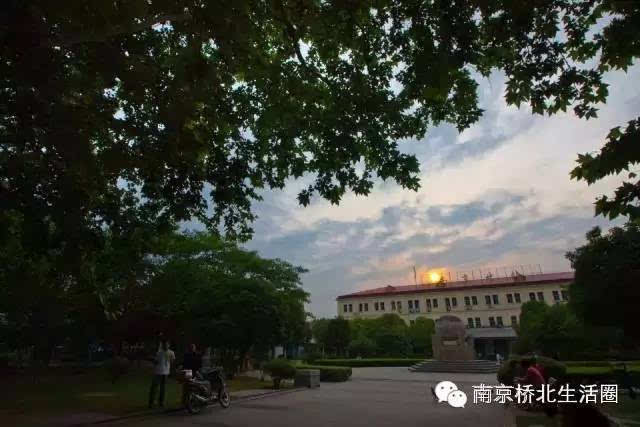 桥北滨江公园桥北滨江公园位于大桥北堡西侧,未来二期工程将继续扩建