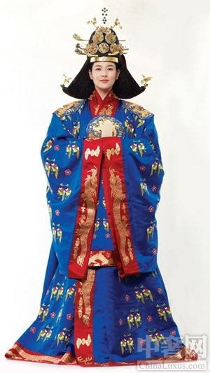 皇后翟衣承雍显贵 花容玉肌焕彩自生