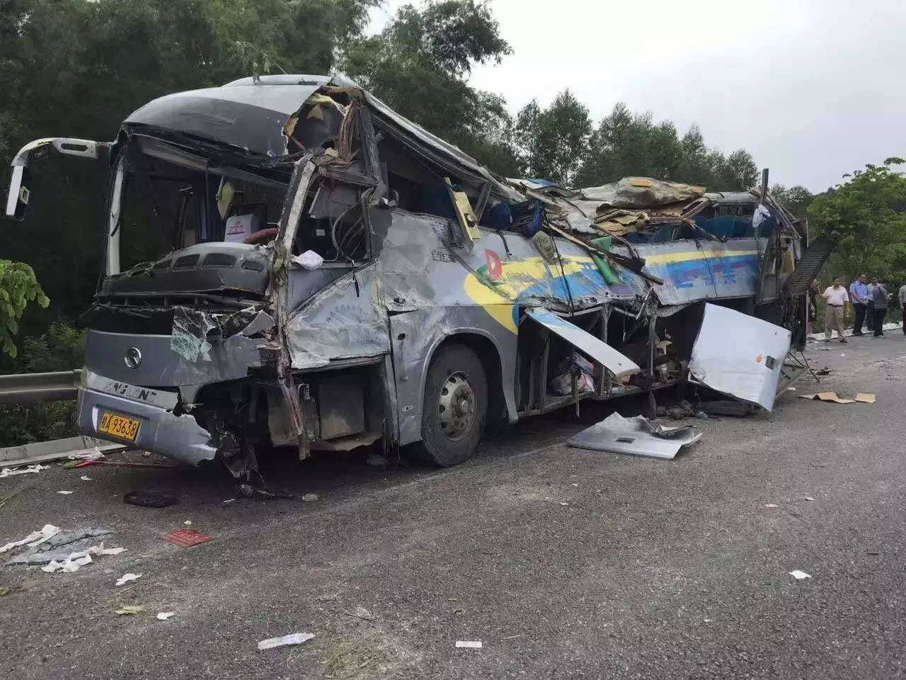 安徽肥东一载客49人大巴车侧翻致5人死亡|肥东|大巴车|载客_新浪新闻