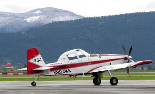 策公司生产的农猫b农业飞机飞行员美国是一个农业高度现代化的国家