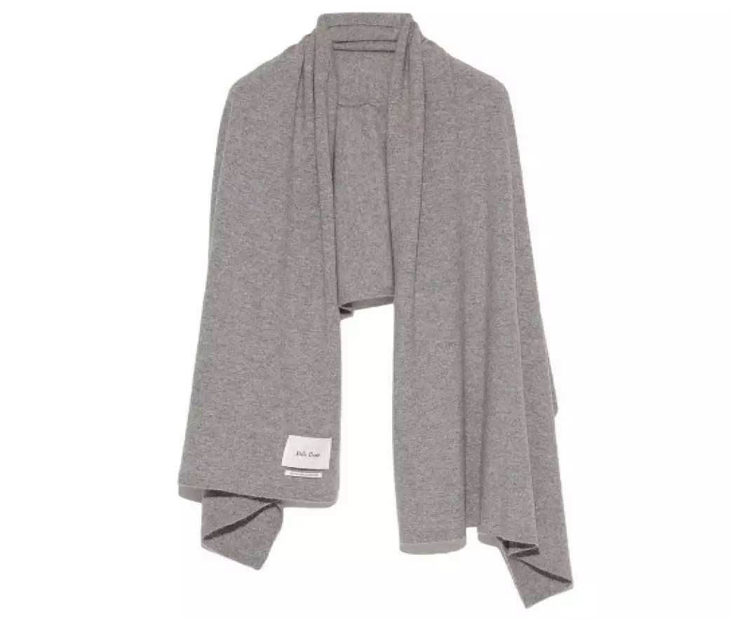 黎贝卡:一款灰色围巾,简直是百搭神器,和所有的外套都可以搭起来