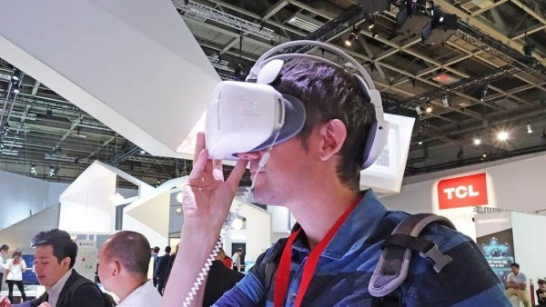 自成一派 Vision VR不连其他设备也能用