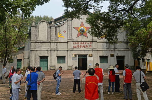 9月7日,记者在瑞金第二次全国苏维埃代表大会会址采访.