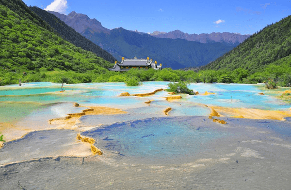 九寨沟黄龙,青城山都江堰开启秋冬旅游季