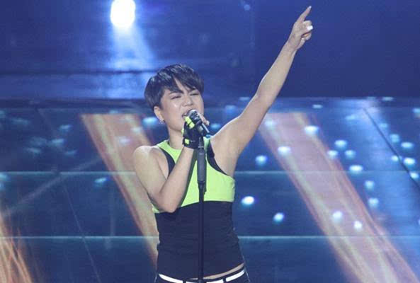 杨美娜上周五(9月23日)播出的《中国新歌声》导师混战第二场对决中,