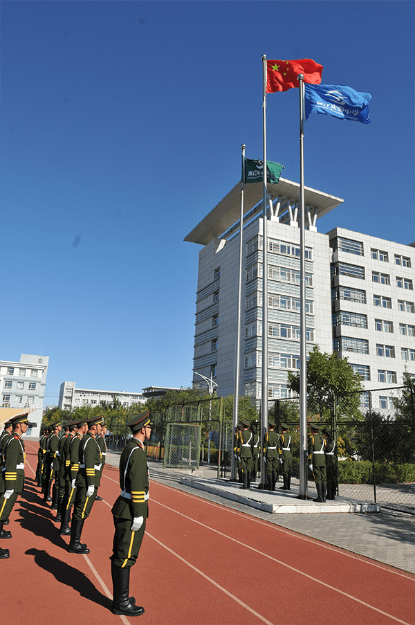 通辽市"向国旗敬礼"网上网下实践活动蓬勃开展