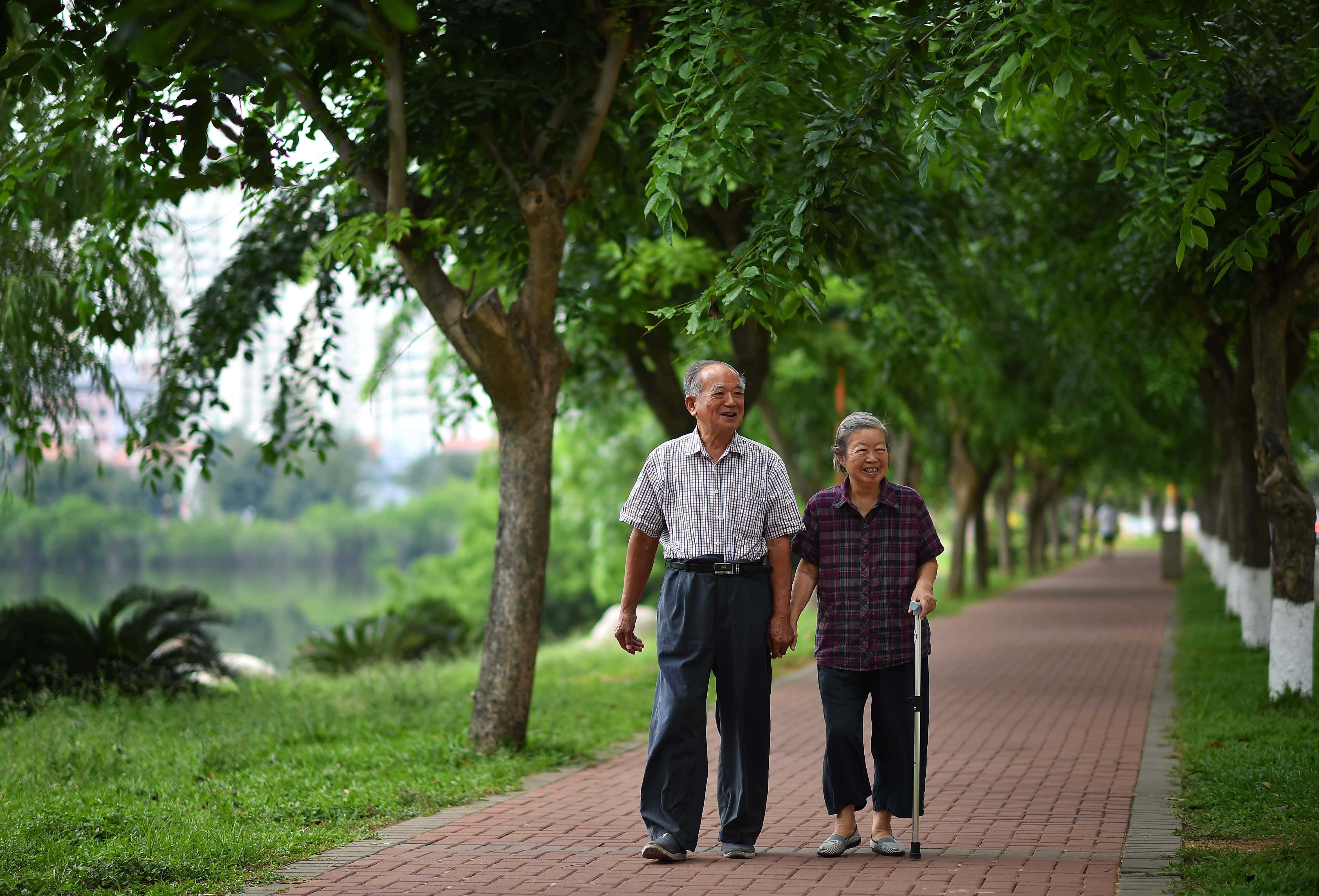 26年磨一剑 海南八旬伉俪学者倾囊修史传佳话