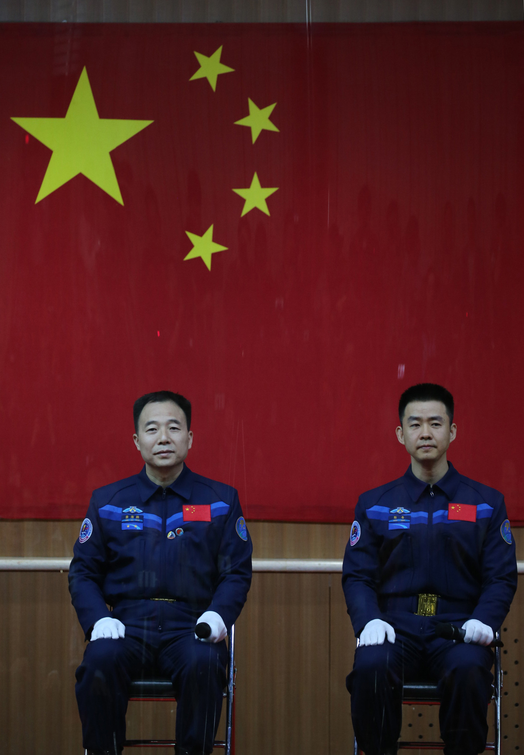 神舟十一号载人飞行任务航天员与记者见面