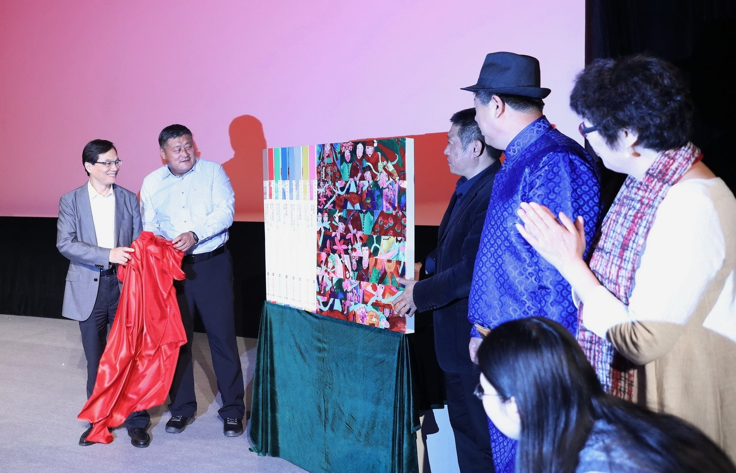 2014年4月,达尔罕茂明安联合旗委人民政府联合光明日报共同发起了"