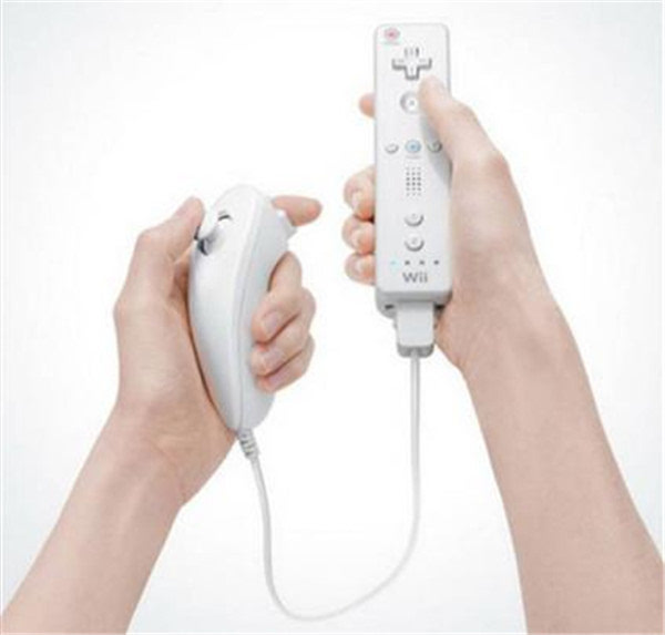 任天堂wii的"双截棍"手柄技术帝国微软自然不愿久居人下,于次时代主机