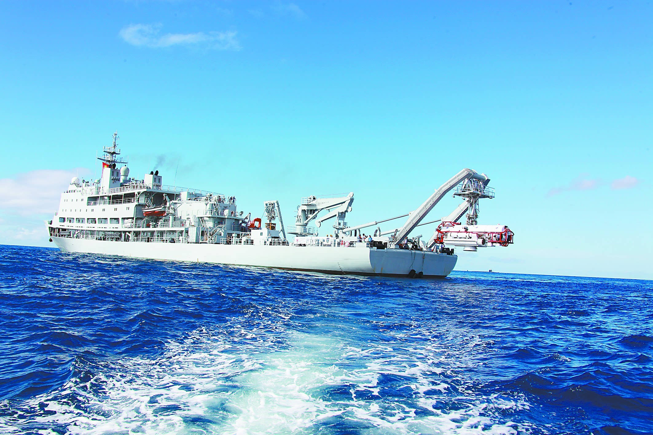 中国国产潜艇救援船实现全电推进 外方赞不绝口