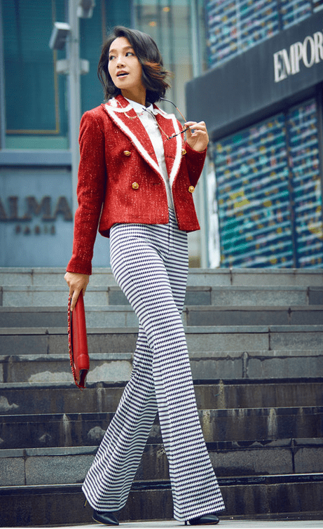 朱丹秋季复古街拍曝光 西装高腰裤尽显完美九头身