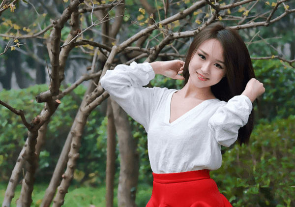 一是伤官是生财星(官星)的,而财星(官星)代表女人,桃花等;二是伤官在