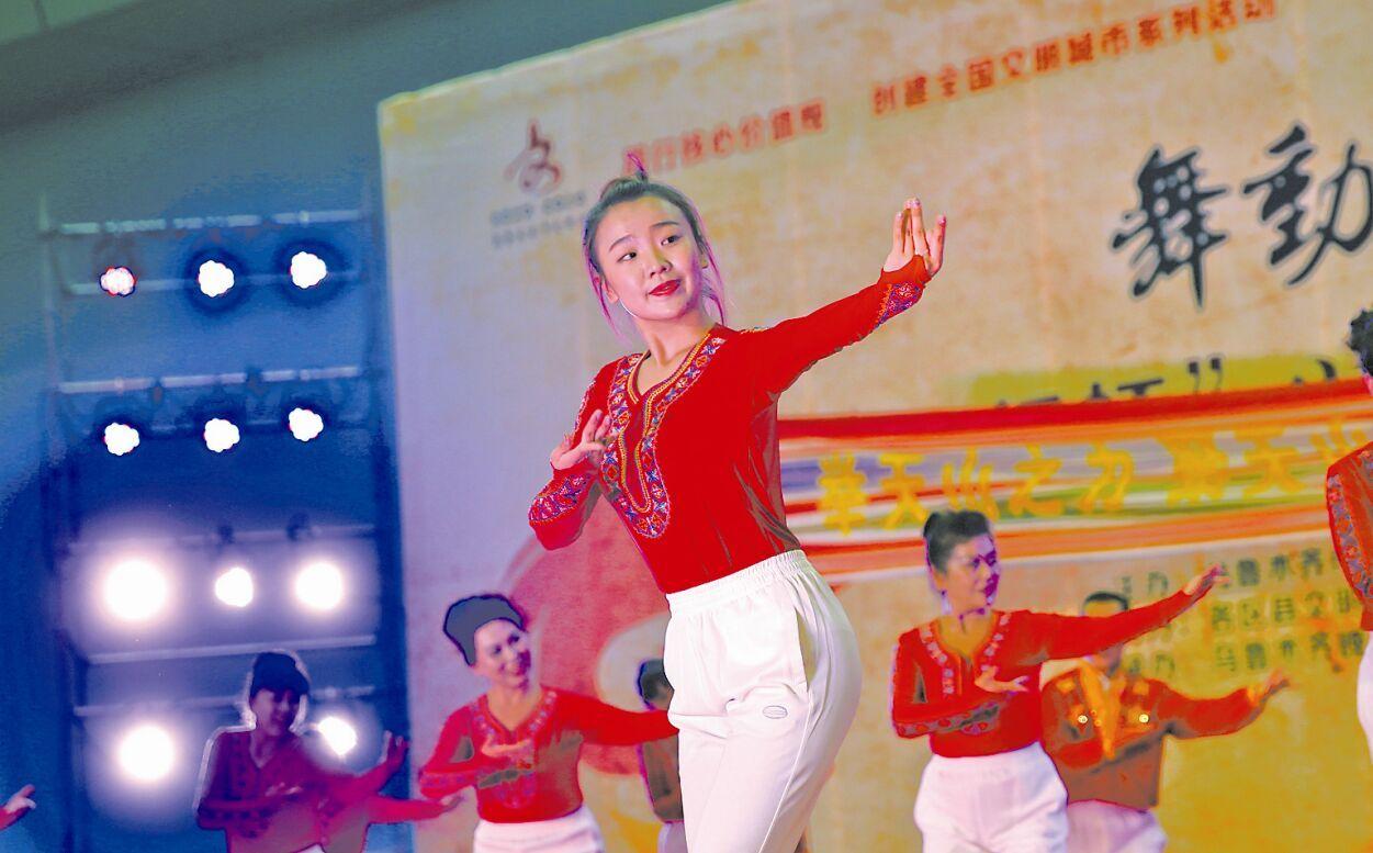 市政协,统战部,信访局健身广场舞联队表演广场舞《中国味道》