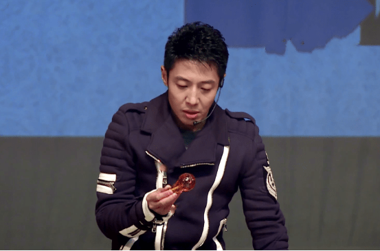 可在怎么逃避,撒贝宁终究还是要接受《耳边疯》"煽疯团"和现场600位