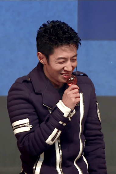 可在怎么逃避,撒贝宁终究还是要接受《耳边疯》"煽疯团"和现场600位