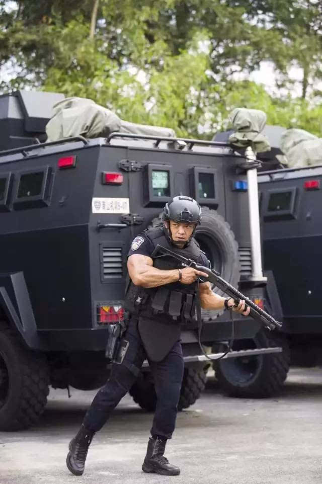 d杯胸器配六块腹肌深圳这位肌肉特警火了