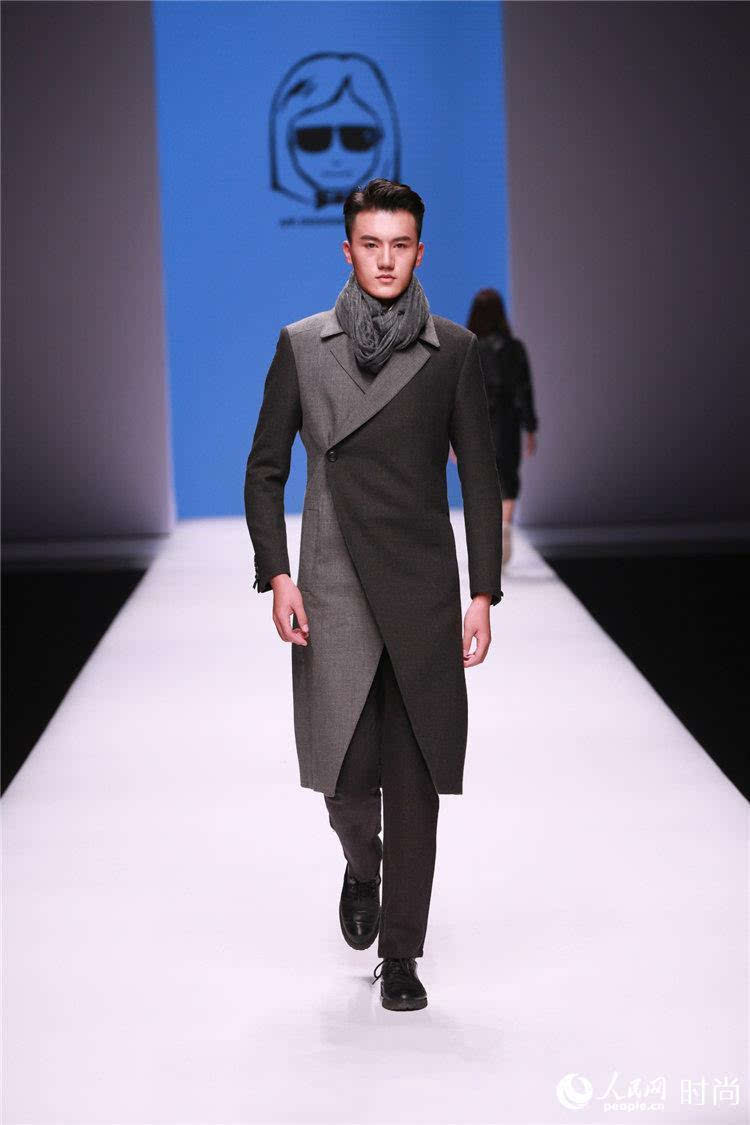 2016厦门国际时尚周:设计师杨子新作致敬母爱 连惠卿演绎"净境"生活