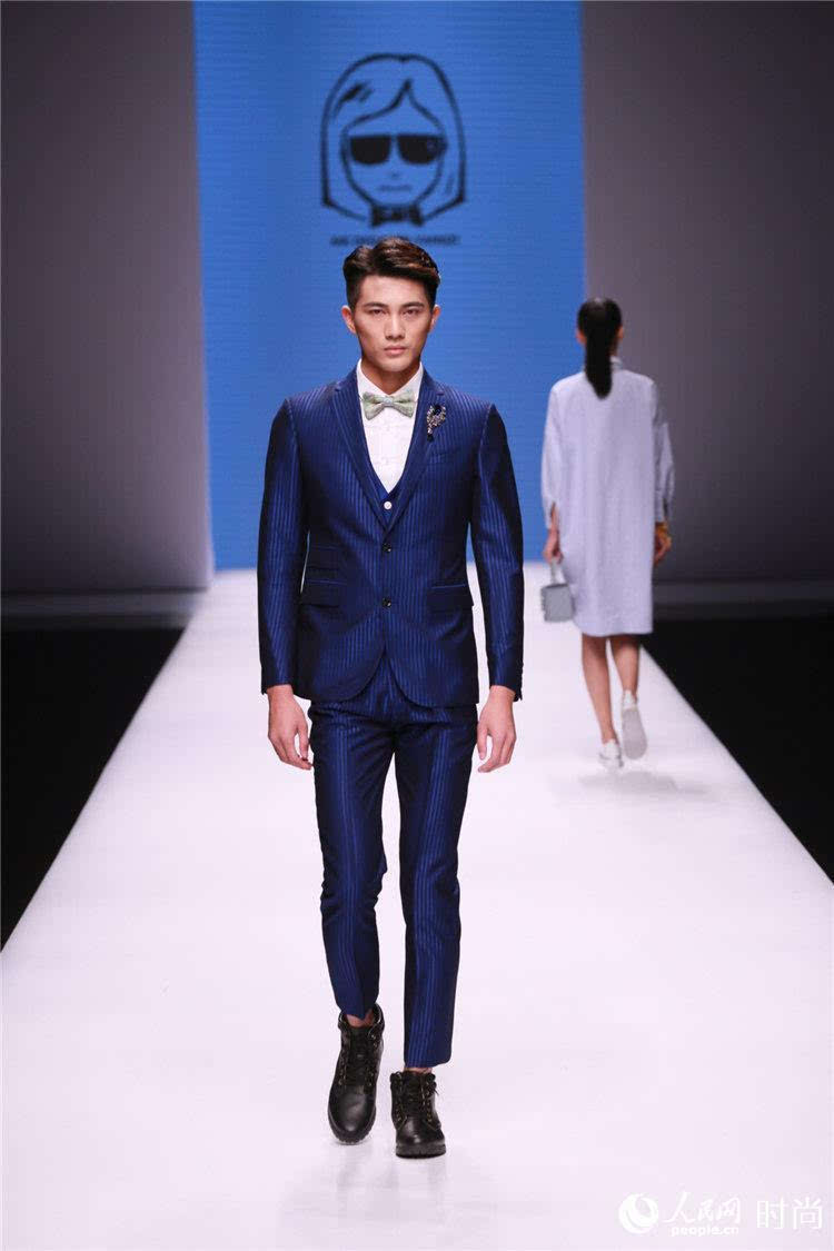 2016厦门国际时尚周:设计师杨子新作致敬母爱 连惠卿演绎"净境"生活