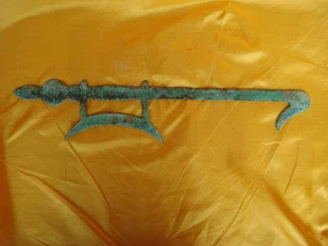 戈演变而成,春秋时期,钩与戈,戟并用之,武术中所用的钩有单,双钩之分