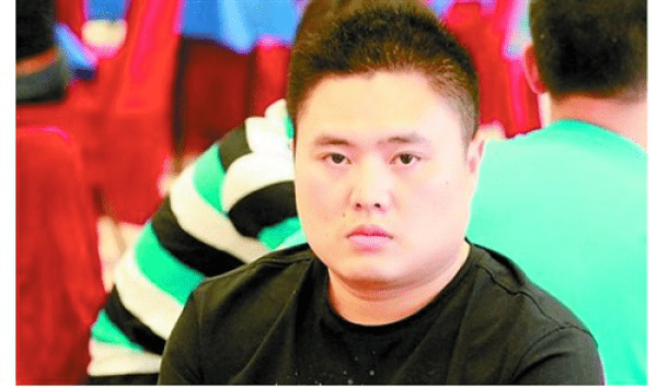 曾两度获得"jj比赛杯"全国斗地主比赛个人赛的总冠军,《渝乐耍大牌》