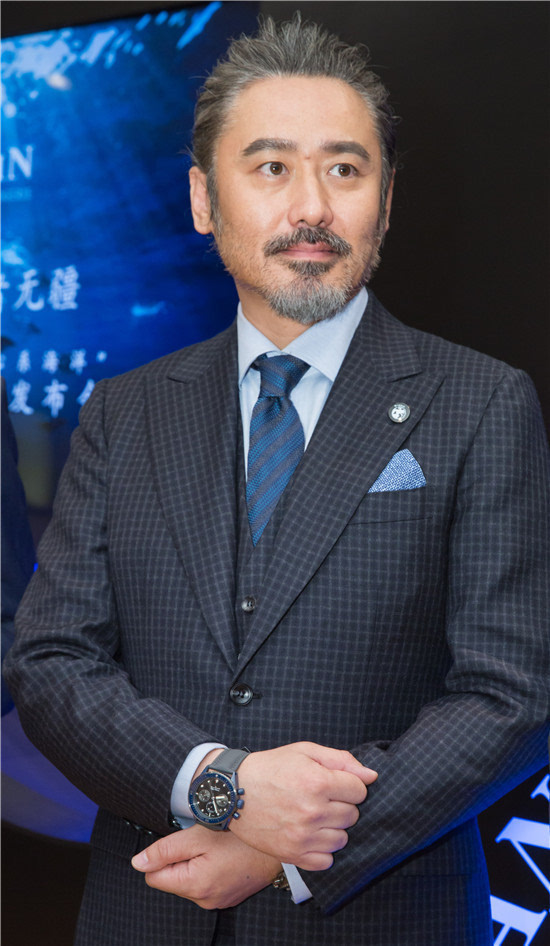 演员吴秀波,继巡展无锡站,杭州站,南京站之后,吴秀波在上海站再次为