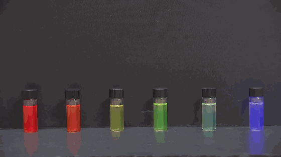 oled是首先一个吸引眼球的显示技术,此前仅仅在手机等小型显示设备上