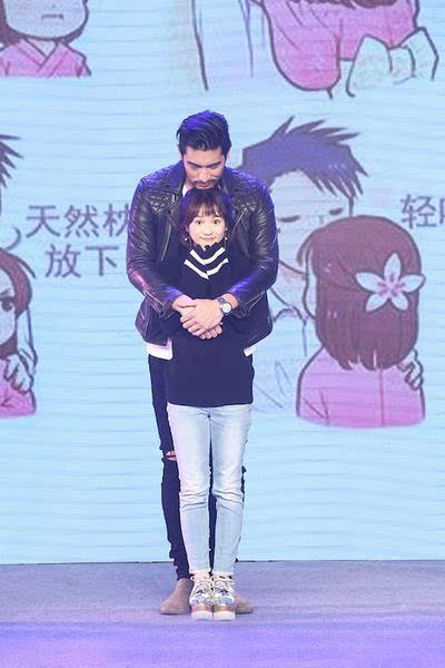 爱情喜剧《最萌身高差》在北京举办首映礼,导演马侃携主演高以翔