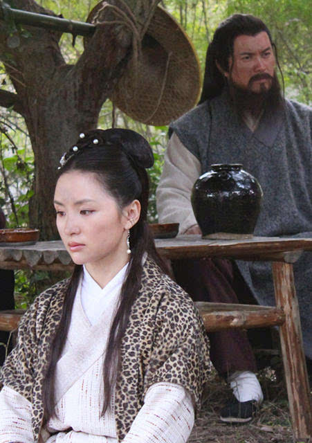 演员鸿利《月明三更》热播 少女角色年龄跨度大