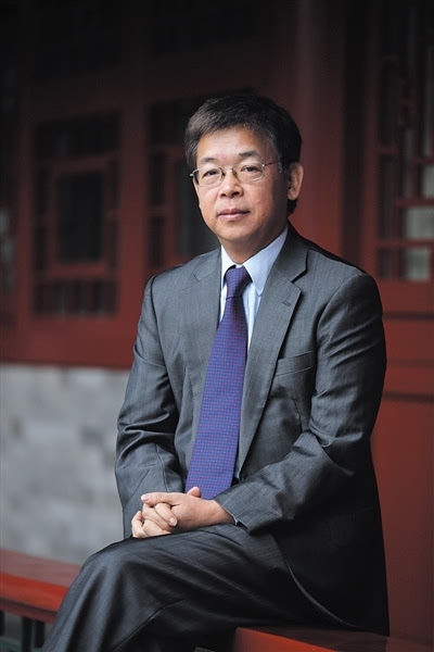 黄益平 经济下行压力并未完全消除