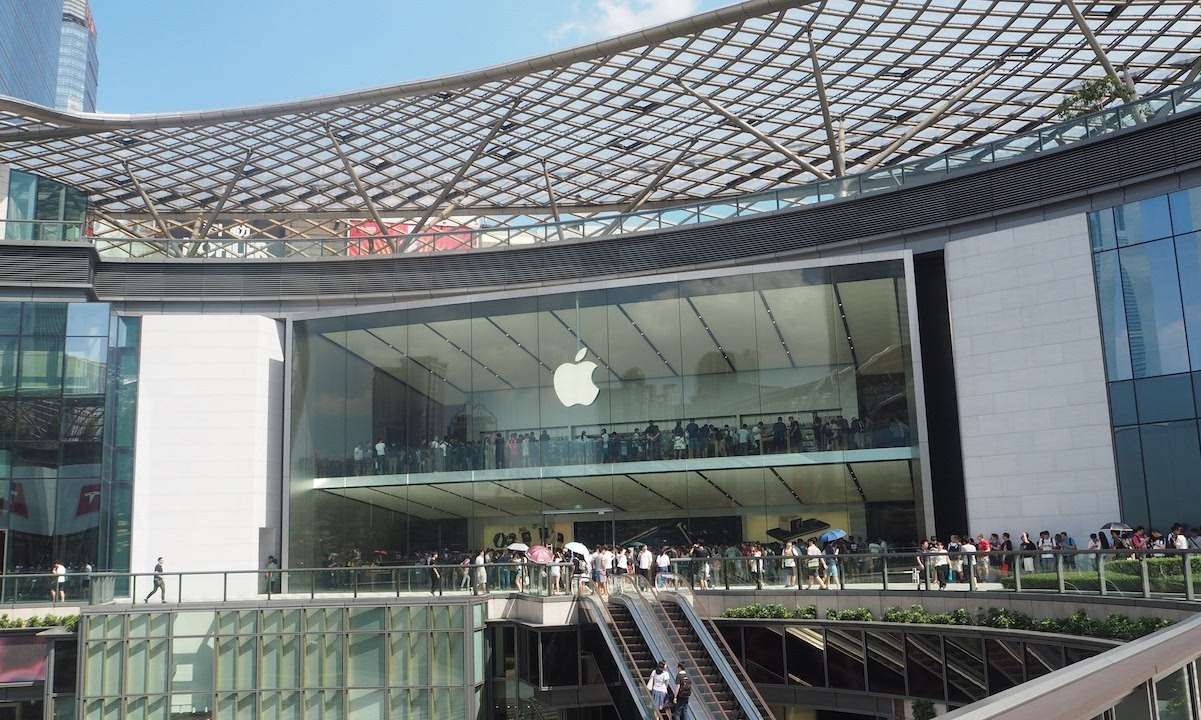 2016 年 1 月 28 日,廣州第一家 apple store 零售店在天環廣場開幕