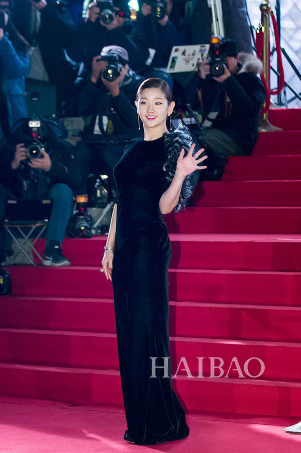 性感不敌优雅,2016第37届韩国电影青龙奖红毯上孙艺珍,金泰璃凭气质