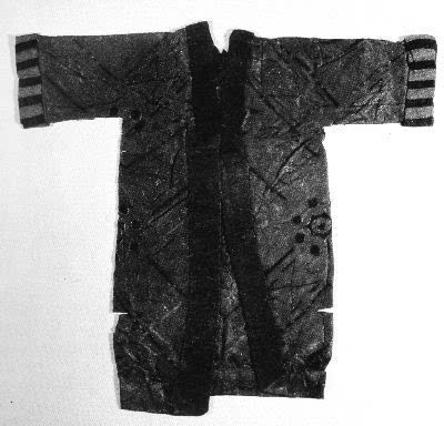 其它 正文 凤凰山168号汉墓出土的麻鞋 冬天穿衣以取暖为主,在古代