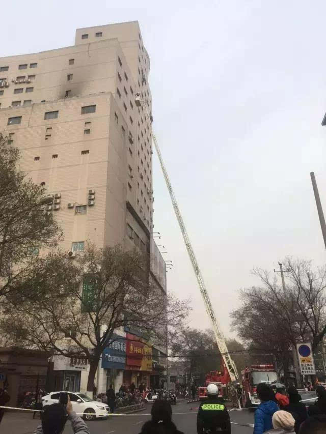 济南一上午两场火!泉城路一大厦着火!槐荫一工厂爆炸!