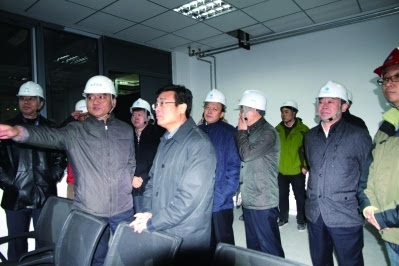 北京市副市长林克庆日前来到北京住总集团工程总承包部负责施工的海淀