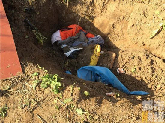 高陵菜地挖出一具男童尸体 无人识警方已展开调查