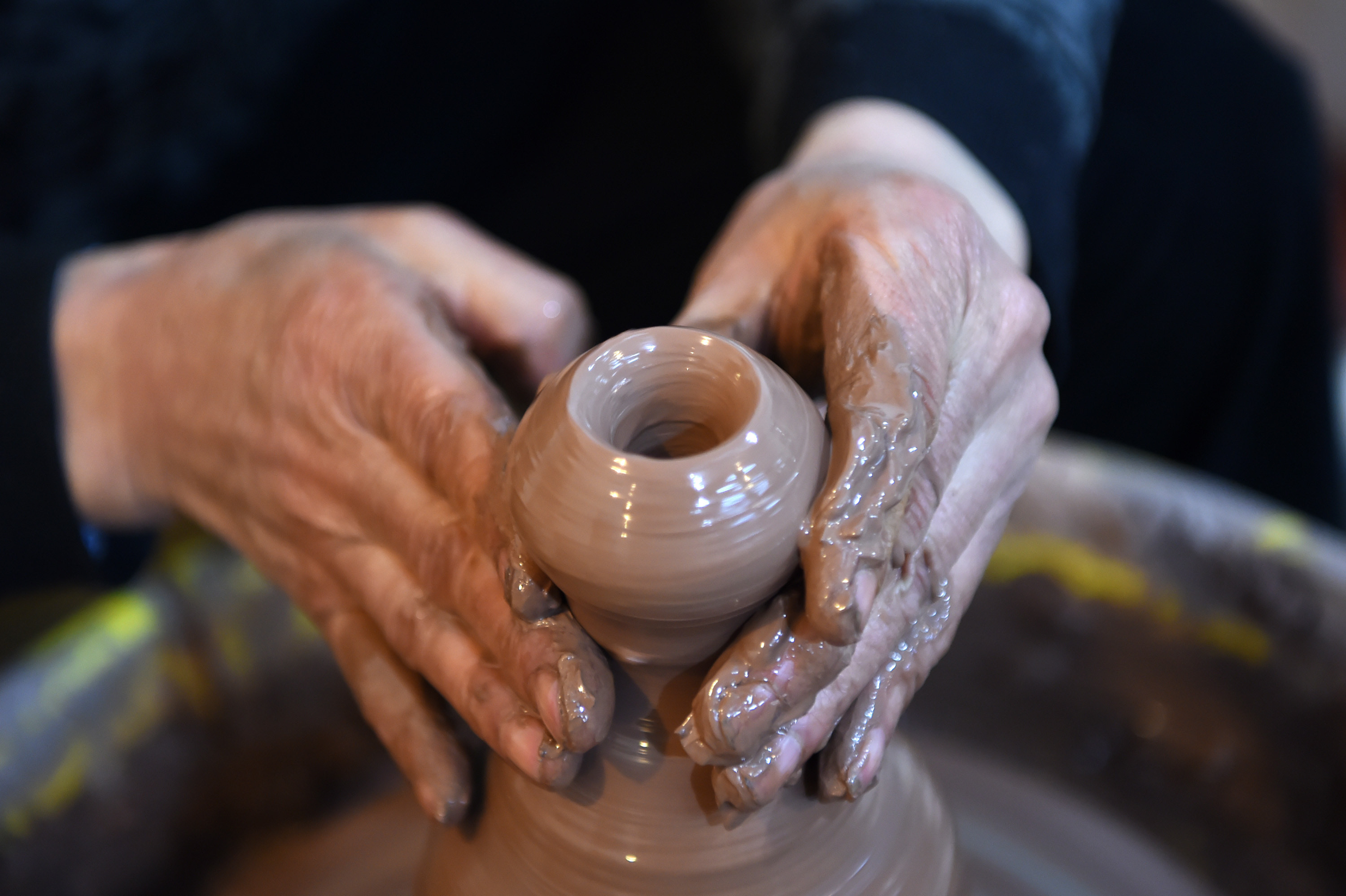 梁先才:手工制陶技艺传承者半个世纪的坚守