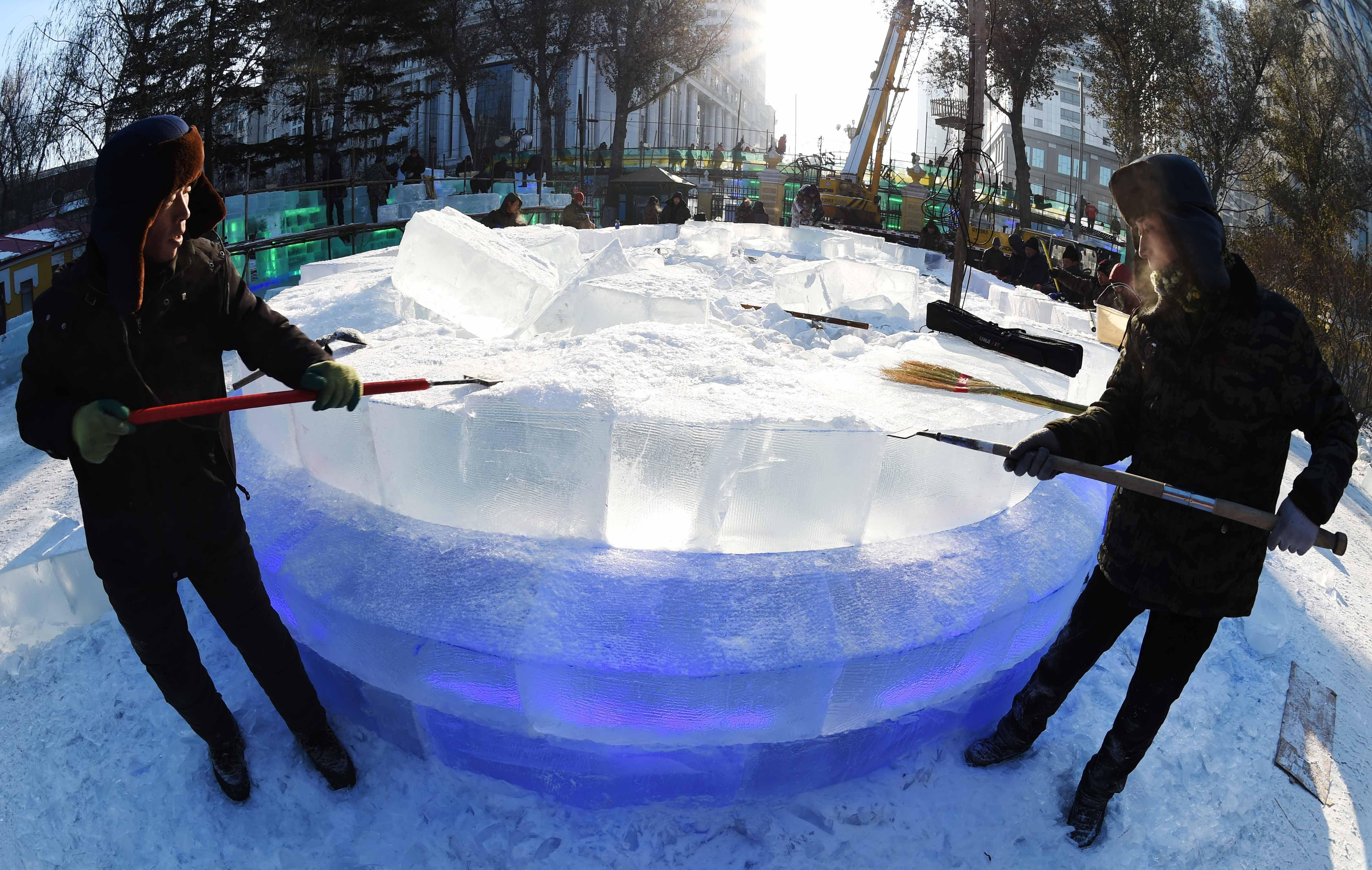 哈尔滨冰灯游园会施工忙