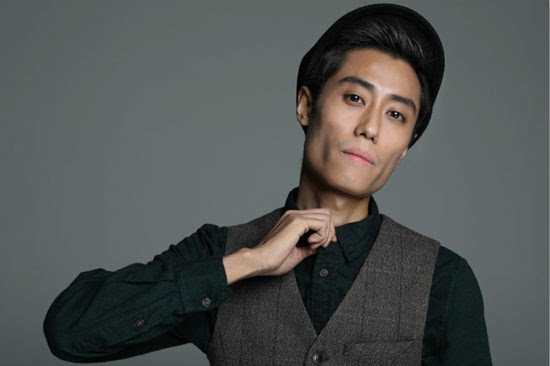 逃跑计划贝斯手刚昂逃跑计划主唱毛川由逃跑计划举办"你私奔,我买单"