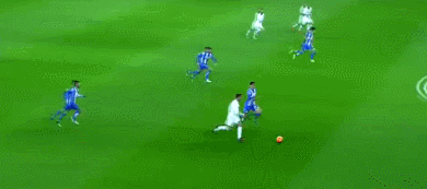 足球可以这样踢?年度十大杂耍进球 燃爆球场