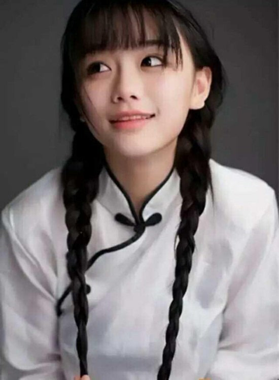 2012年在豆瓣上一些列复古照片在网络走红的南笙姑娘,照片里古色古香