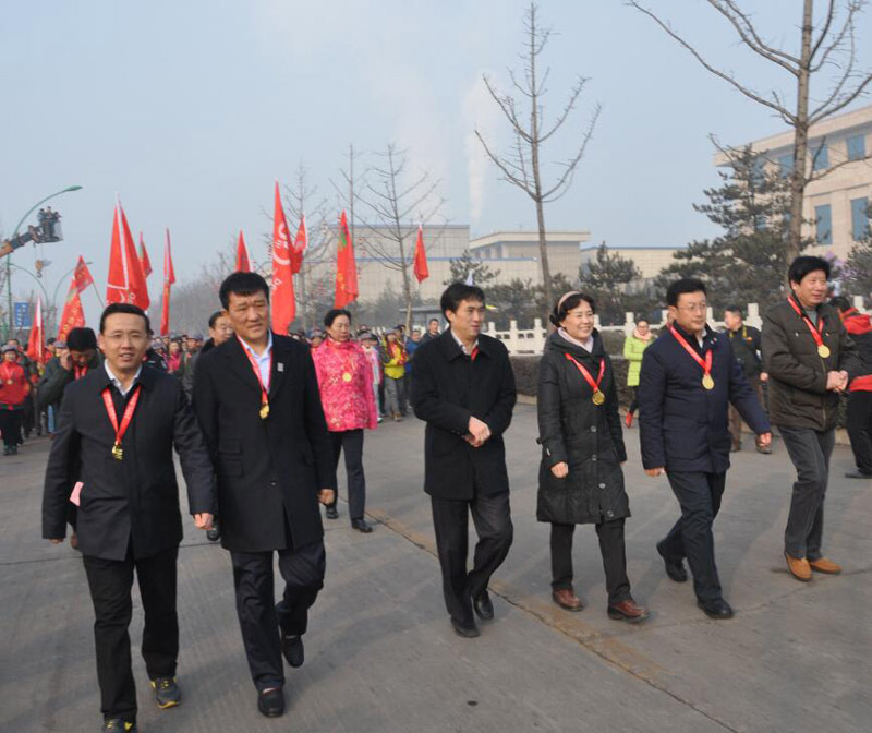 全国人大代表韩长安带队助阵人民网徒步迎新活动