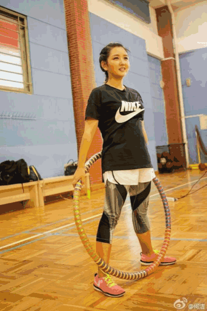 泥萌的音乐辣妈何洁"相当暴躁" 成"带货女王"