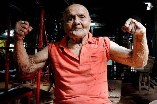 78岁老妇63年间每天吃4斤沙土保持健康 看长寿老人的养生之道(组图)