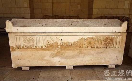 惊!俄国发现8亿年前的棺材:棺材里有不老女人