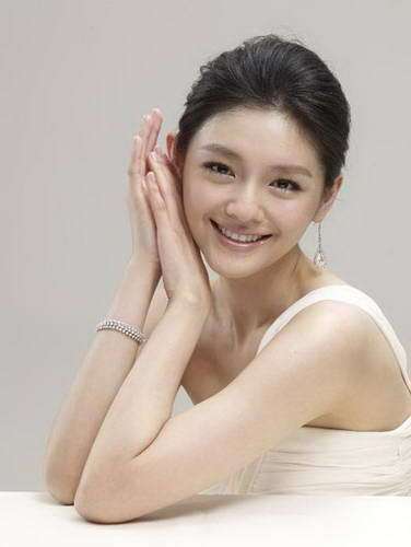 大s:大s因在微博发表过一张没有p过的图,被网友称丑,大s直接称:丑也