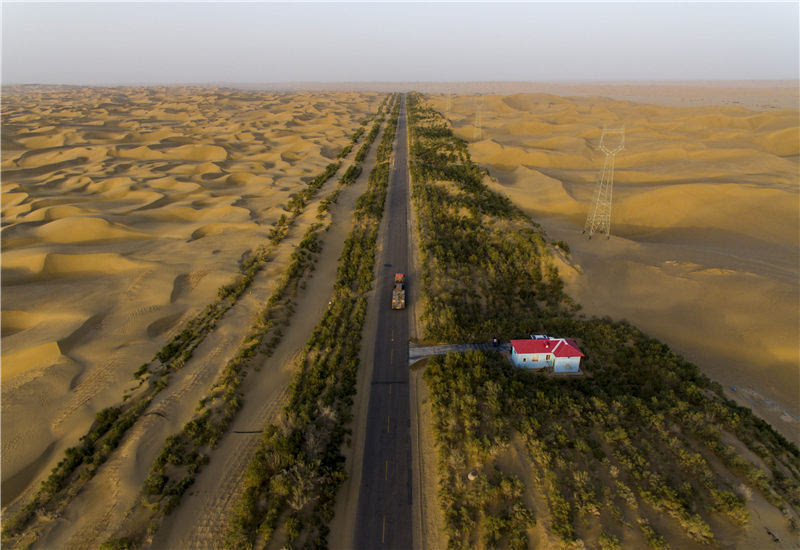 准噶尔沙漠公路图片