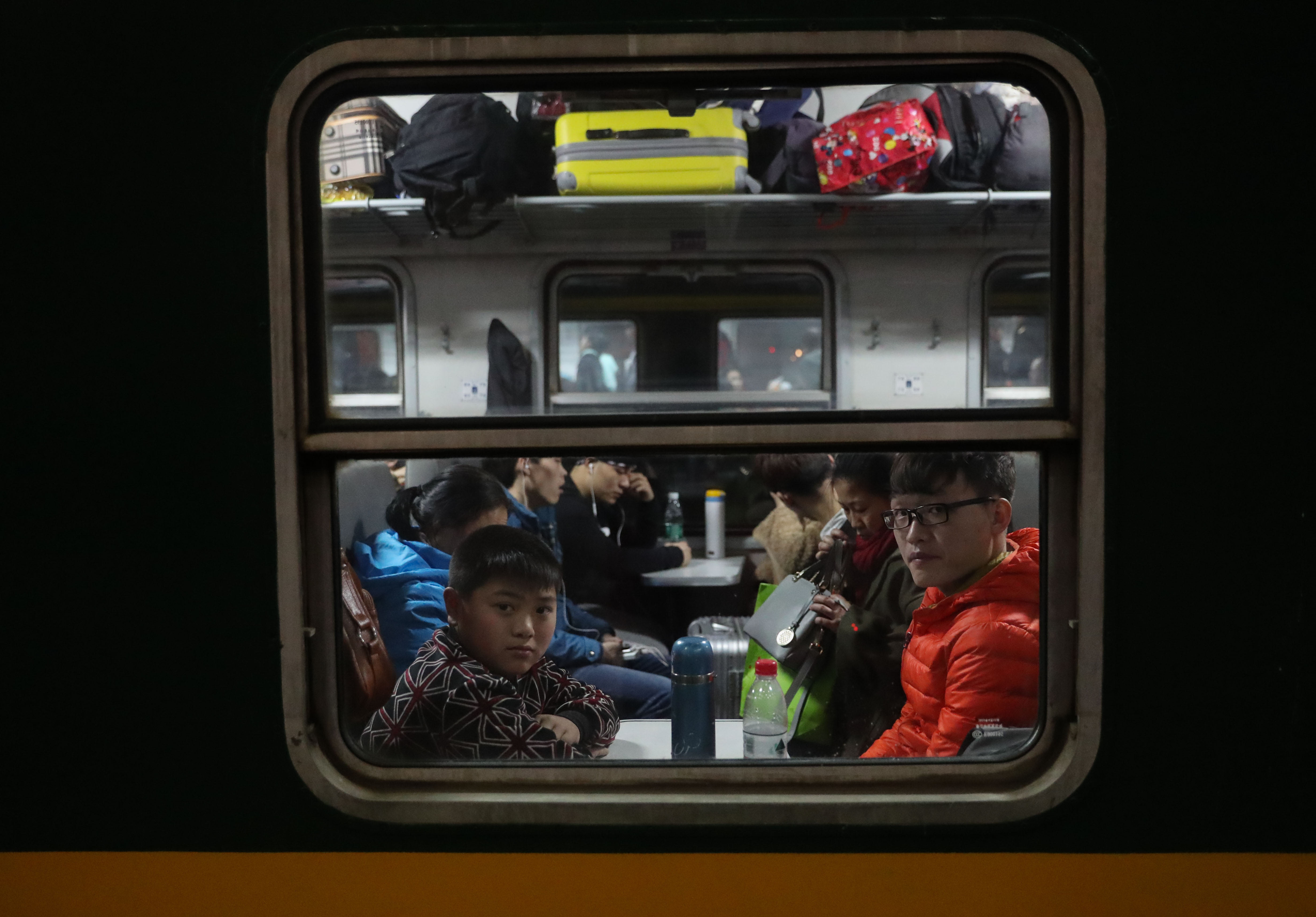 关注春运丨一窗一世界